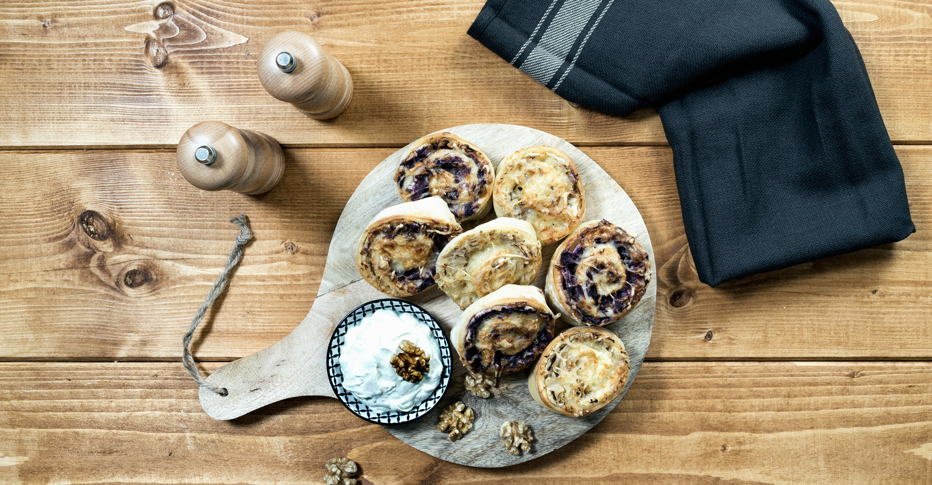 Kraut rolls with sauerkraut and red cabbage